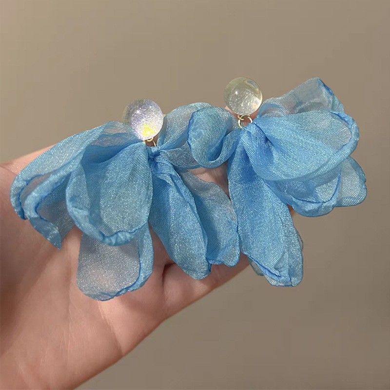 Atmósfera de hadas junto al mar Pendientes de gasa azul Diseño de nicho Pendientes de alta gama Temperamento suave Joyería de oreja de estilo de vacaciones