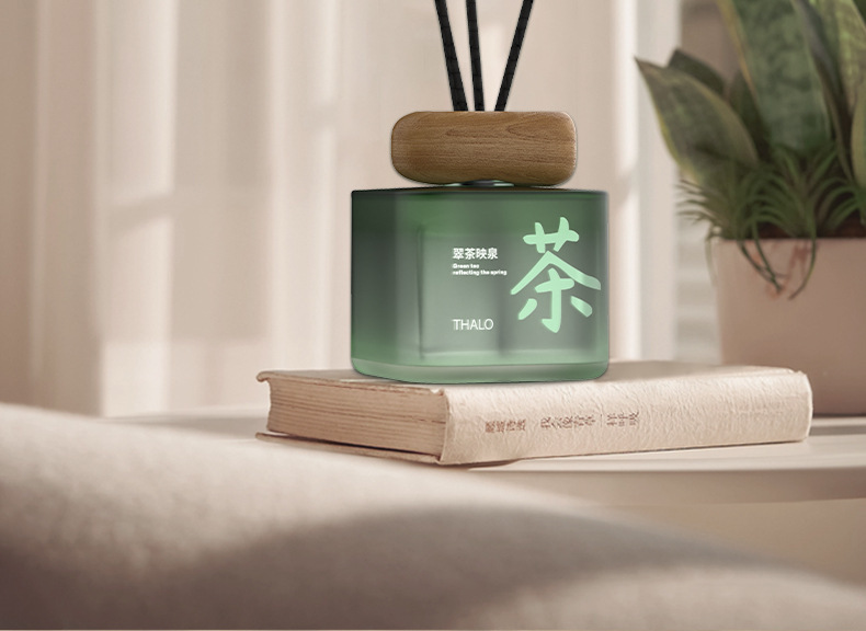 Car-mounted flameless aromatherapy diffuser with a high-end feel, long-lasting fragrance, home-use reed diffuser, toilet deodorizer, air freshener