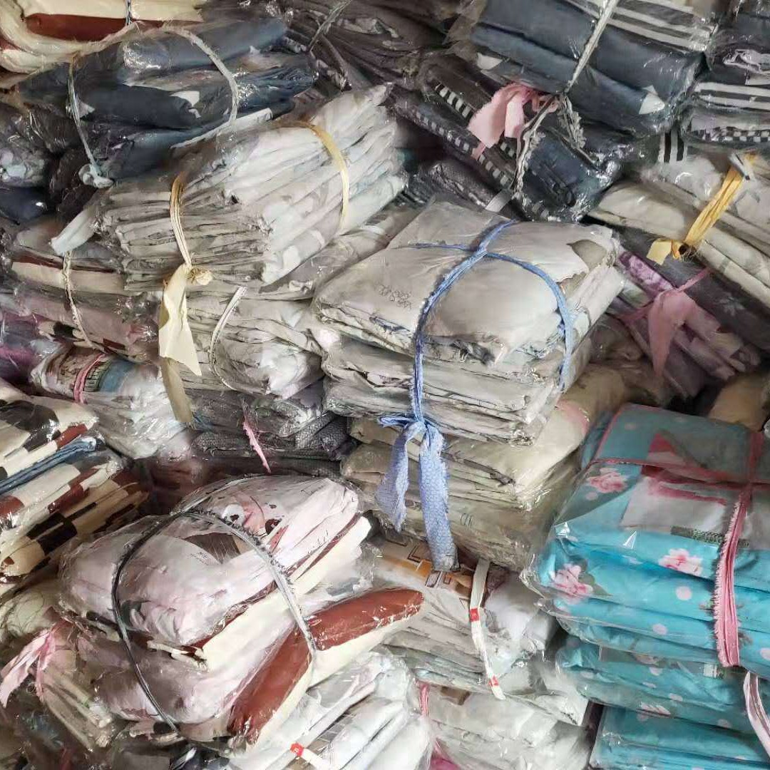 Venta al por mayor de fábrica envío gratuito de cuatro piezas juego de cama cola Orden de regalo conjunto sábana colcha cubierta grupo en vivo compra entrega de una pieza