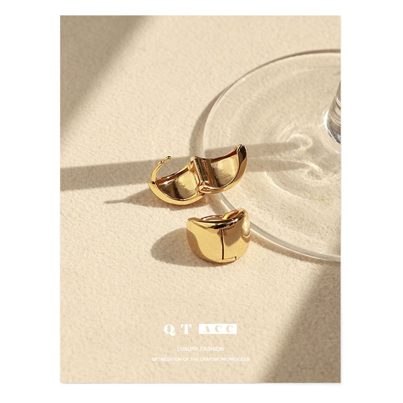 Latón chapado en oro real de 18K japonés y coreano retro moda pequeño exquisito nuevo lujo elegante brillante oído hebilla pendientes para las mujeres