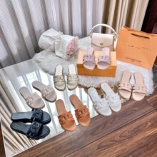 �߶�25���¿�CD���澎���i��ƽ��һ�֎���Ь���m�ٴ��@�ݕr��ŮЬ