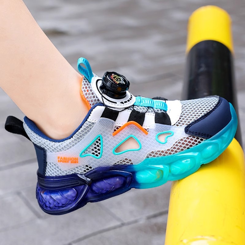 Sandalias para niños Jinjiang 2025 verano nuevos zapatos deportivos para niños de una sola red zapatos transpirables de malla para niños de mediana edad