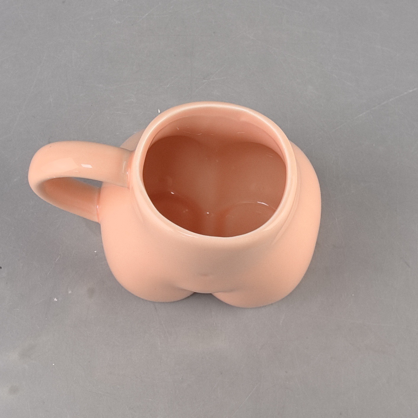 Ventas más calientes creativas transfronterizas extrañas arte corporal taza de café de cerámica de temperatura media de alto valor facial taza de menú de la tarde marca doméstica