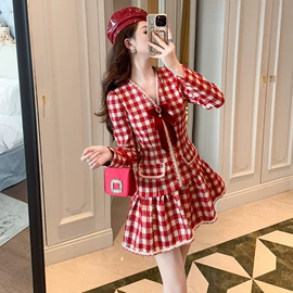 连衣裙;时尚休闲套装;女式T恤