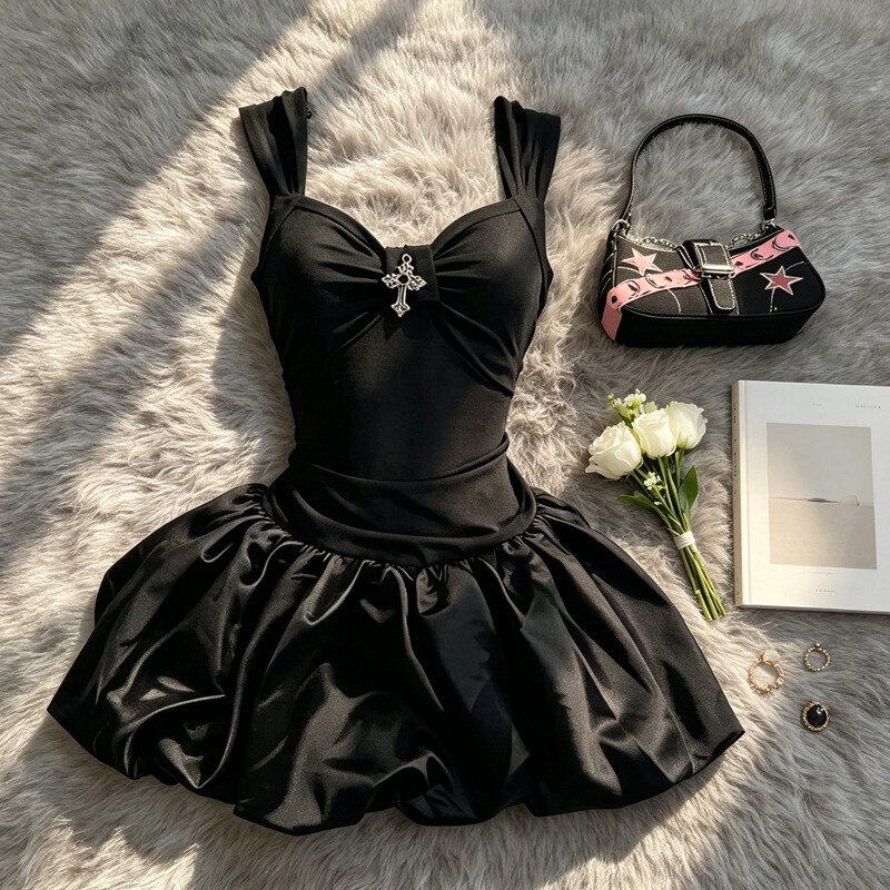 French Hepburn-style black strap dress, summer version, elegant and sexy, waist-cinching, puffy little black dress for women