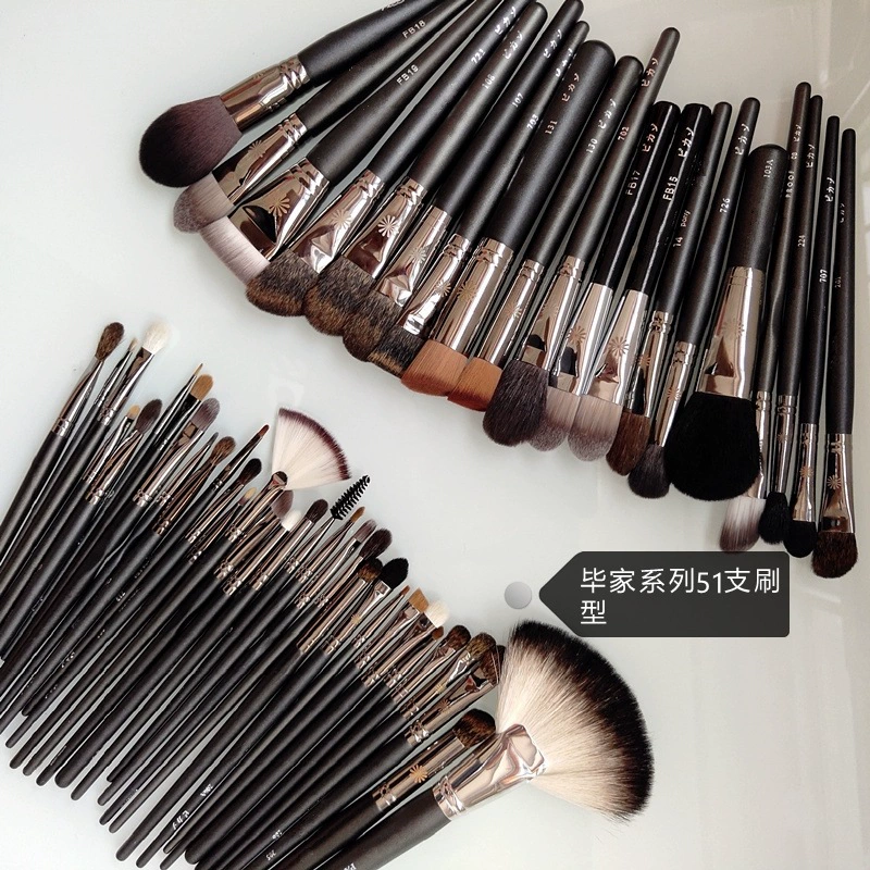 Makeup brush set — foundation, contouring, concealer, powder and eye brushes