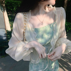 氷の糸の日焼け止めのシフォンのカーディガンの女性の夏の薄いタイプのエアコンのシャツの外でブラウスを掛けてスカートの小さいカンカンの肩のショールのオーバーを配合します。