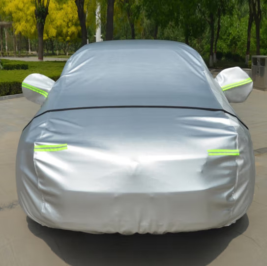 車の服の車のカバーは雨を防ぎます。|undefined