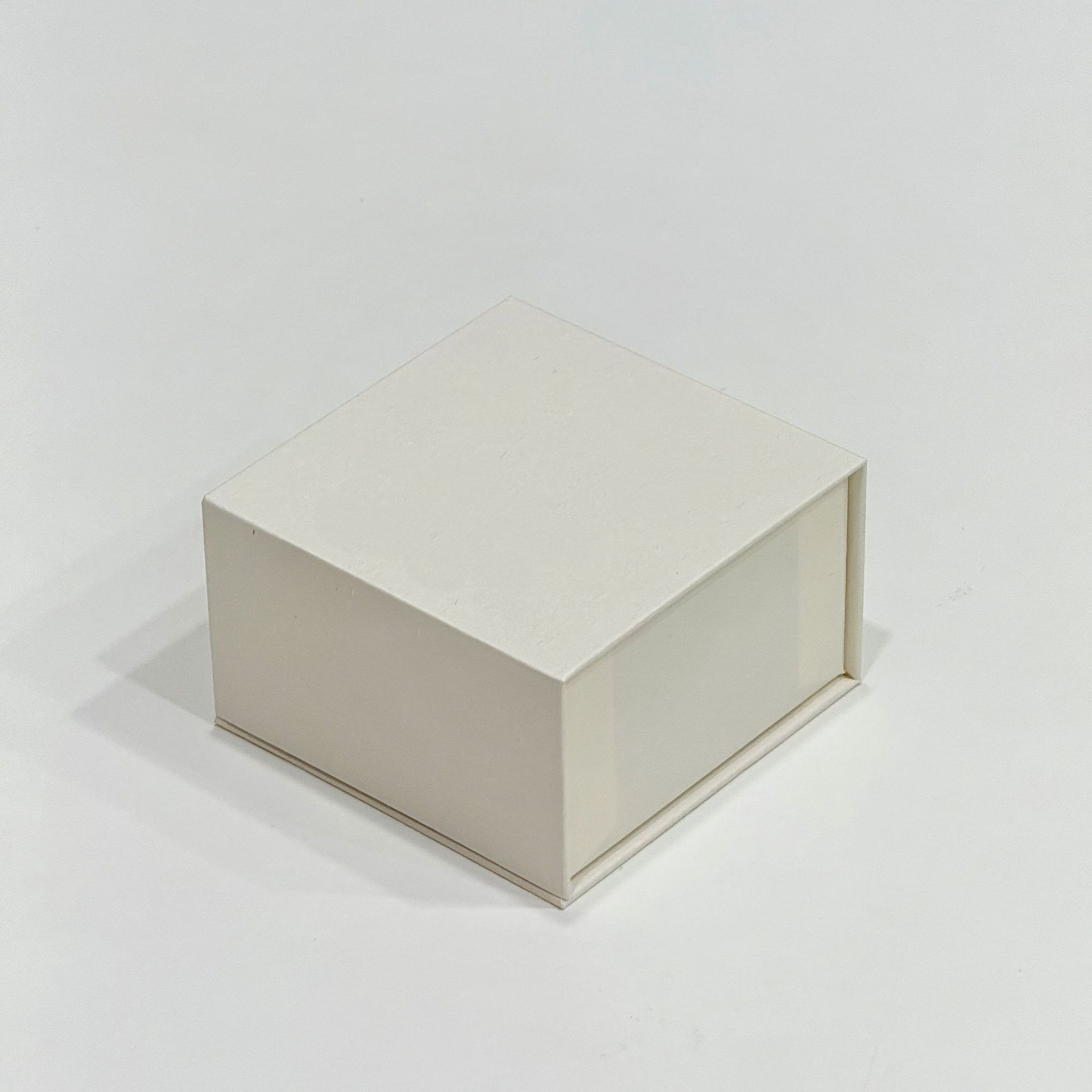 En stock INS minimalista solapa absorción magnética perfume de regalo de mano bricolaje collar de flores de anillo auriculares caja de embalaje de joyas
