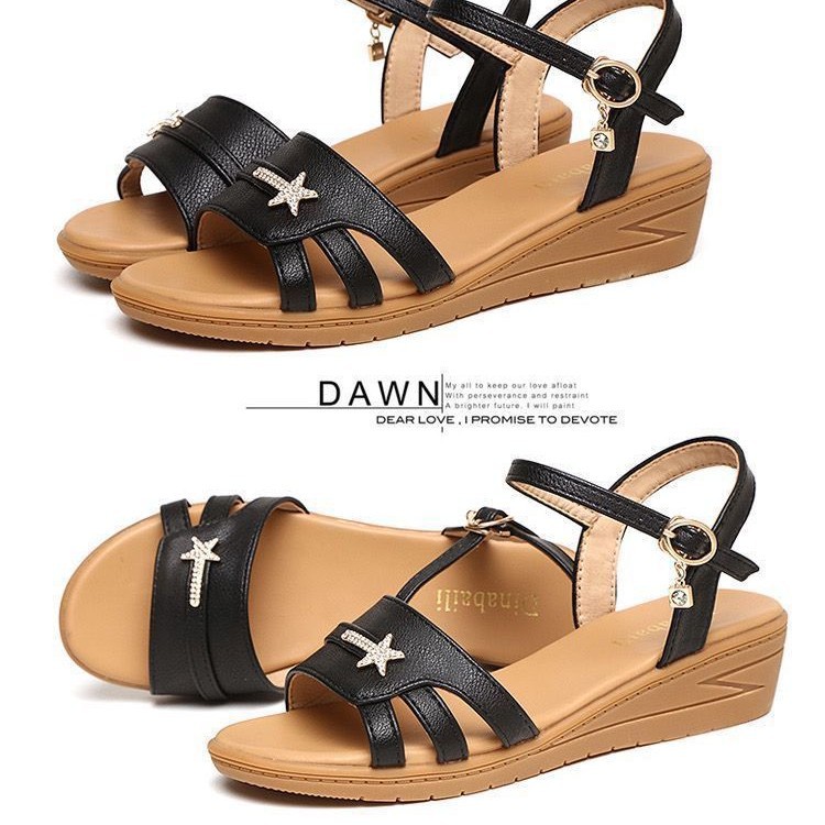 Verano nuevo sandalias de cuero suave para madres con una base plana suave cómodo ocio versátil para madres de mediana edad zapatos de tacones bajos para mujeres