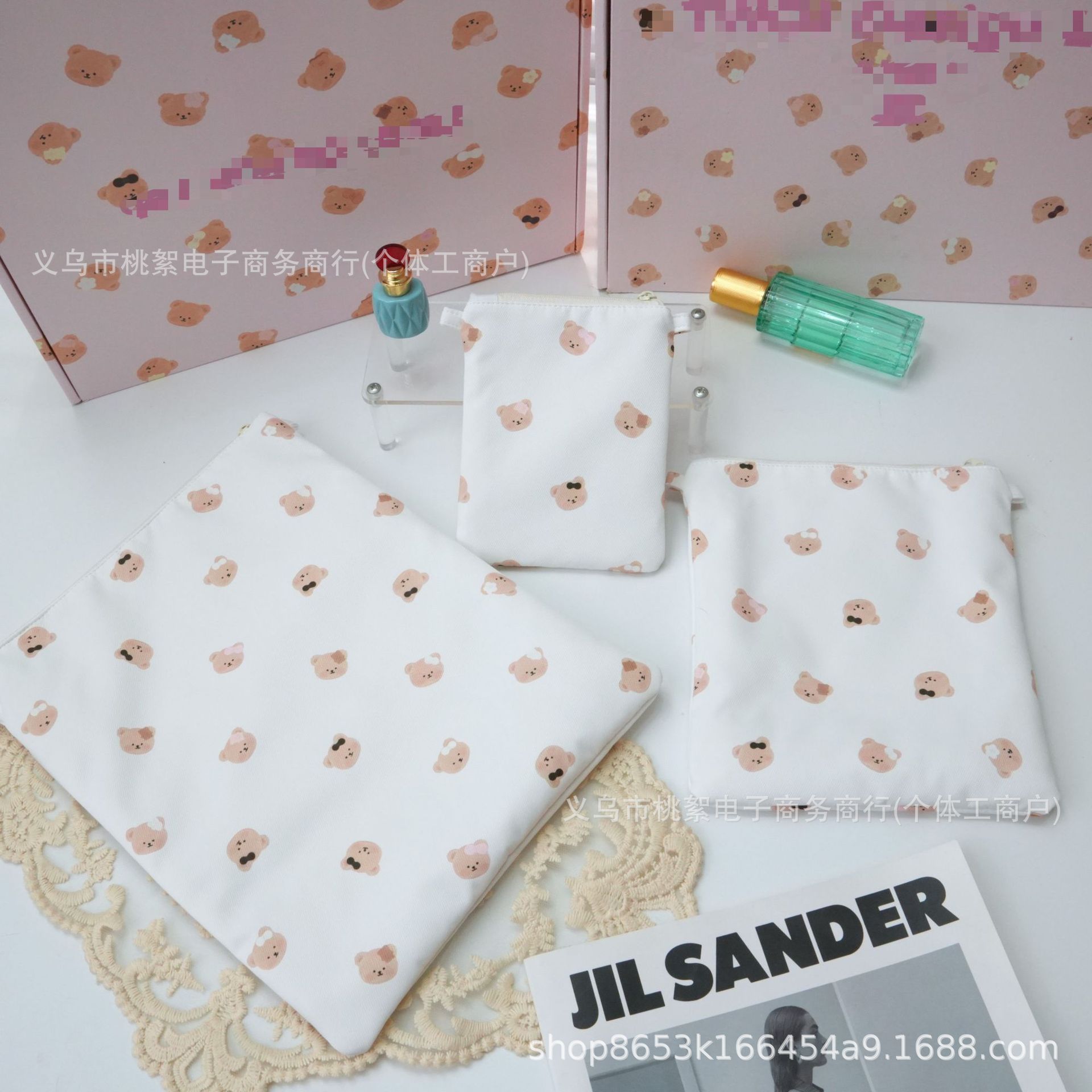 Large-capacity storage bag with cute cartoon print, suitable for tablets, laptops, and as a mommy bag or commuter bag