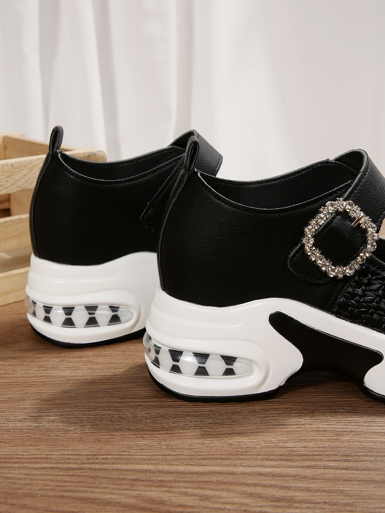 Sapatilhas com cunha para mulher com strass e sola plataforma_voghion.com