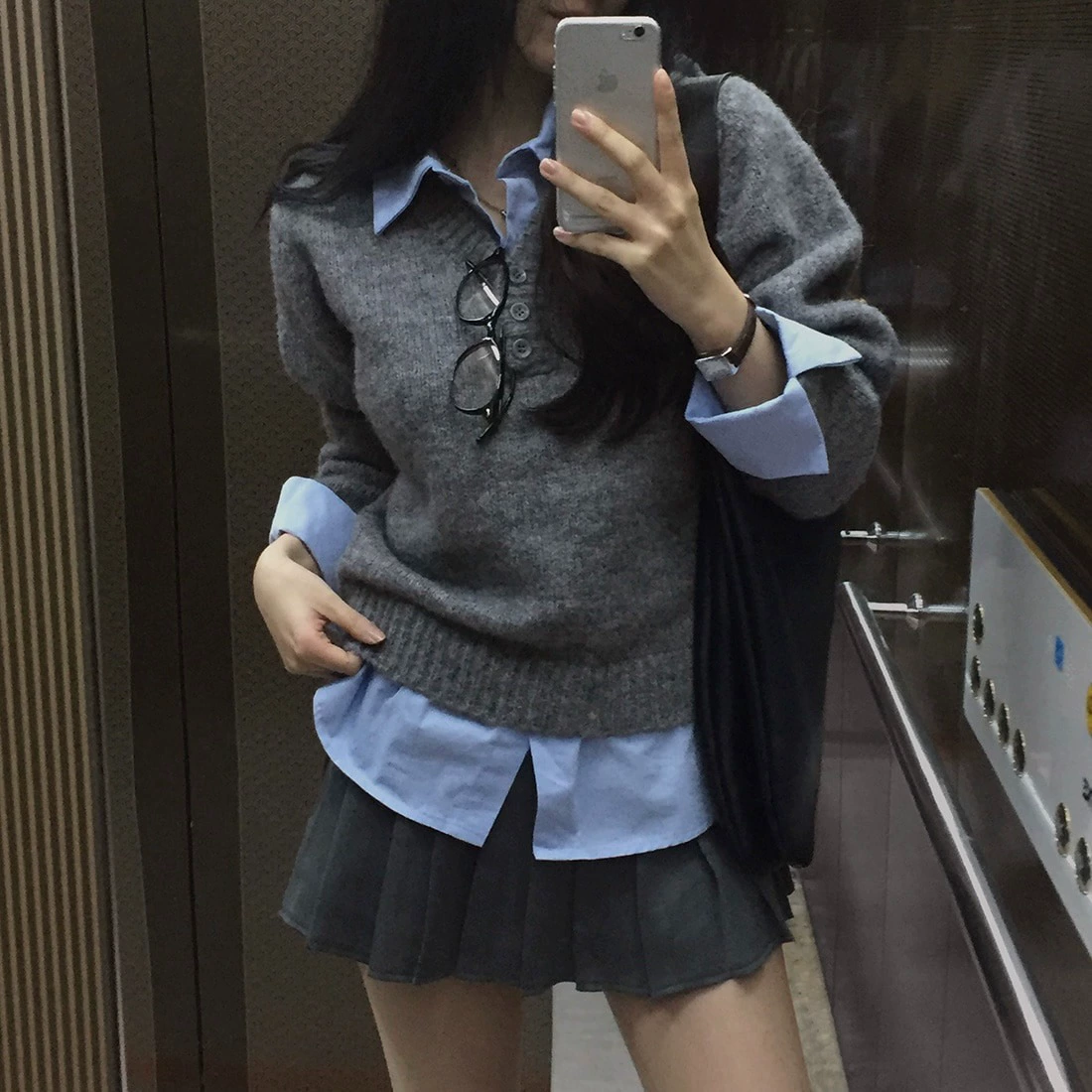 Товары в Южной Корее chic 2025 ранней весной новая корейская минималистская рубашка с лацканом поддельные две части сшитого свитера