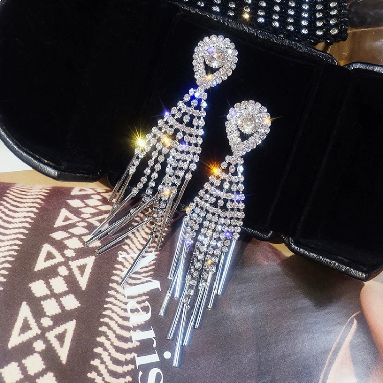 Earrings, European style, crystal‑encrusted diamond‑look, lightweight, multiple designs
