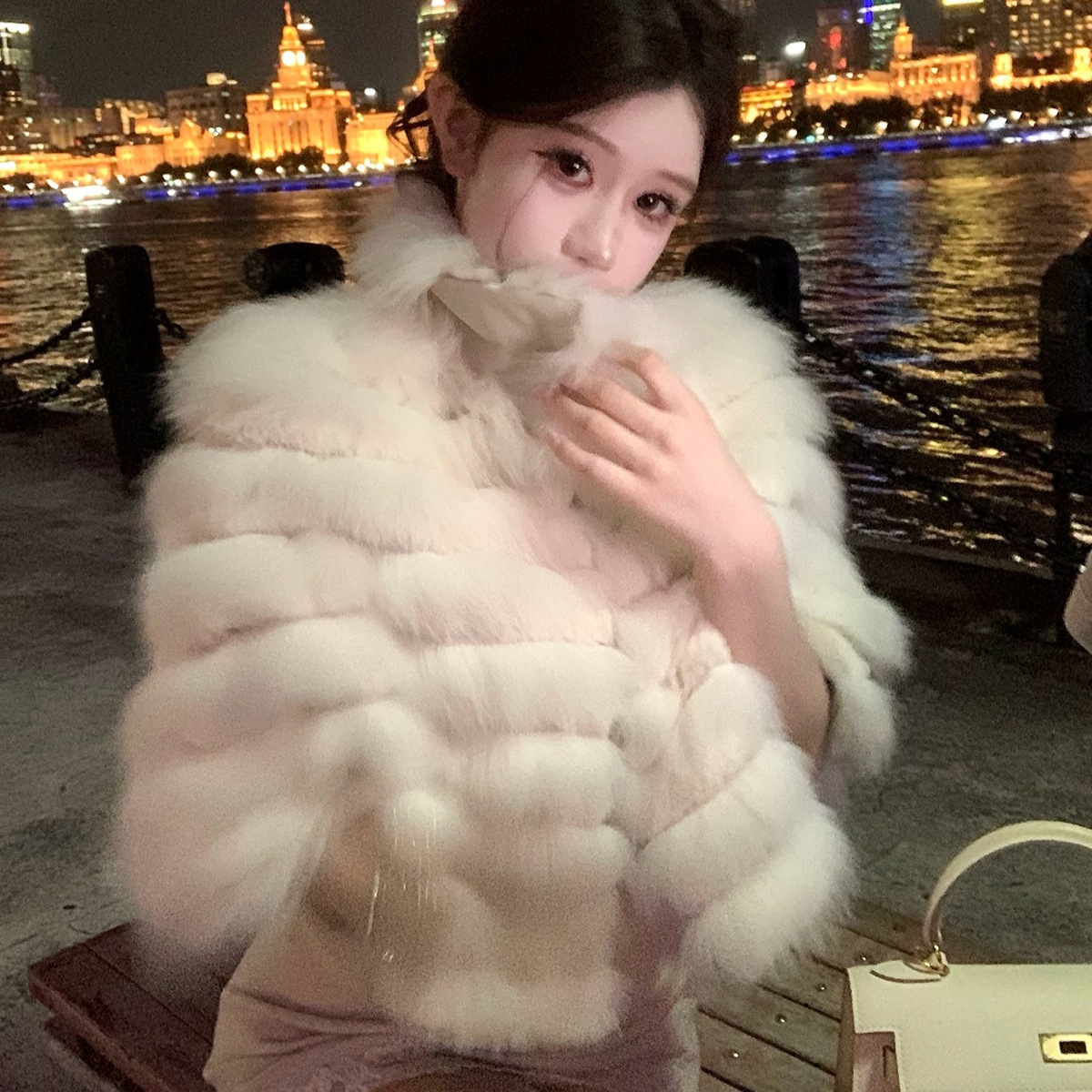 Real photos of a short fur cape/shawl coat with a fox and rabbit fur patchwork collar, featuring a white moonlight design and a snow-white finish. It's a women's style.