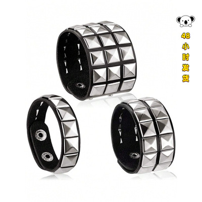 N 25204 Rivet Couple Bracelet 铆钉情侣手链