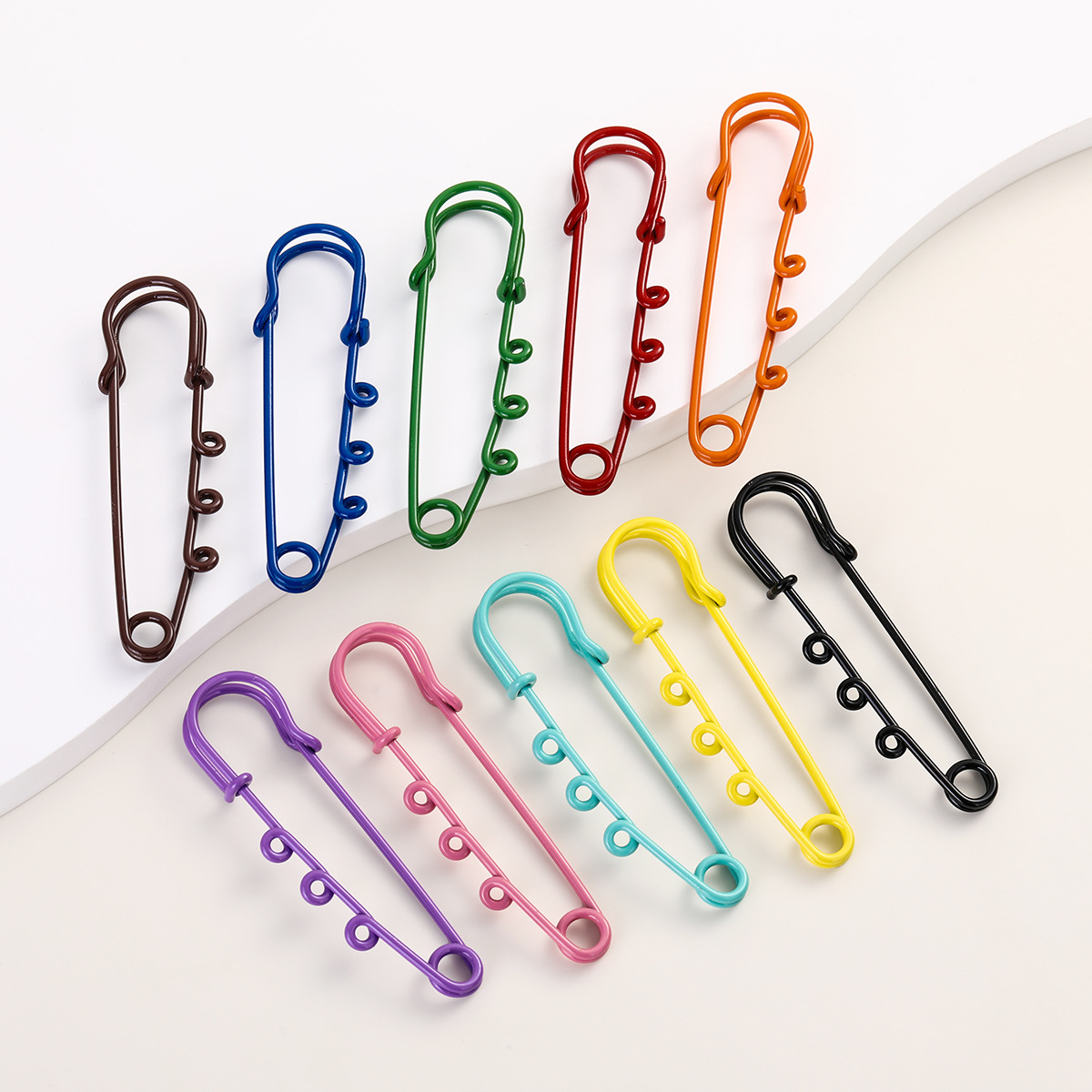 Broche décorative personnalisée à trois trous, serre-taille, avec boucle de sécurité anti-dévoilement._voghion.com