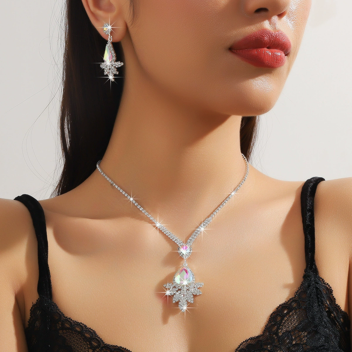 Европа и США продают яркие цвета синий зеленый красный капли воды геометрический цветок хрустальное ожерелье серьги набор ювелирных изделий из двух частей