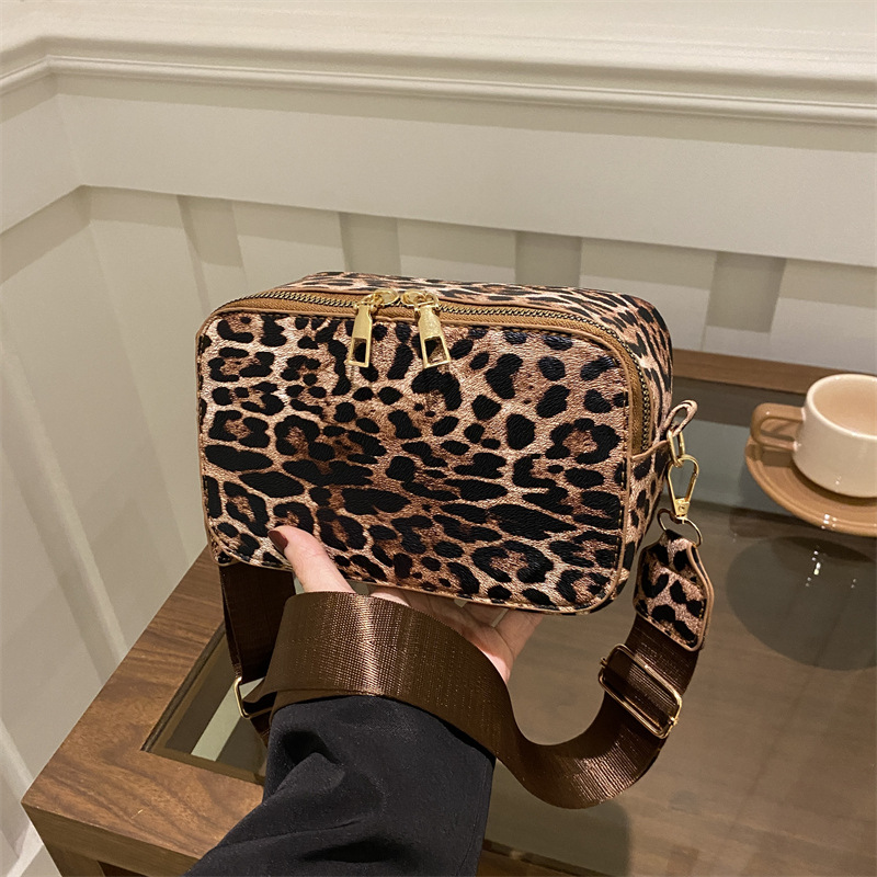 Bolsos de diseño de leopardo, bolsos de mujer de gran capacidad transfronteriza, bolsos de hombro de viaje de moda versátil, bolsos de transporte de viaje.