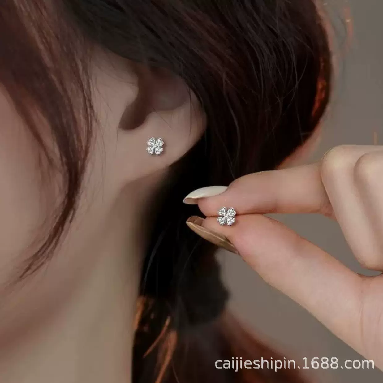 45爆款气质四叶耳钉小巧精致微镶耳环小众设计感百搭耳饰A1