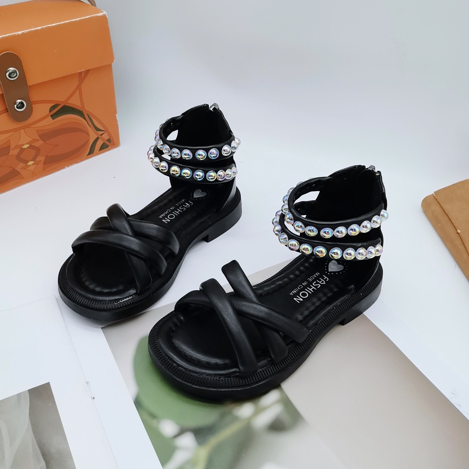 Sandalias esenciales para niñas para el comercio exterior transfronterizo estilo de verano estilo caliente zapatos de princesa romana de color sólido para niños zapatos de verano para niñas