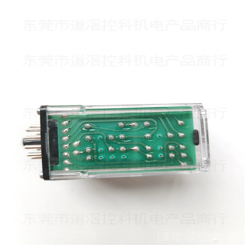 MYA-NA2 24VDC Блок реле Omron OMRON имеет вспомогательные контакты и сигнал тревоги