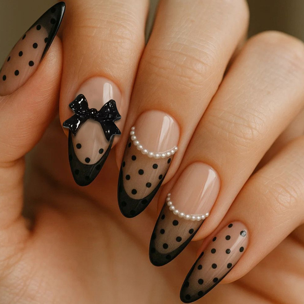 Polvo desnudo negro ondulado punto de manicure francés venta cruzada arco de perlas 24 piezas de parche de uñas