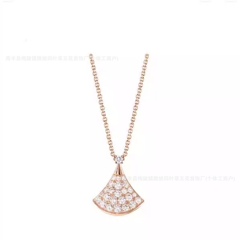 V ゴールドハイバージョンスカートネックレスレディース 18K ローズゴールドメッキハイエンドホワイトマザーオブパールカーネリアンフルダイヤモンド扇形鎖骨チェーン|undefined