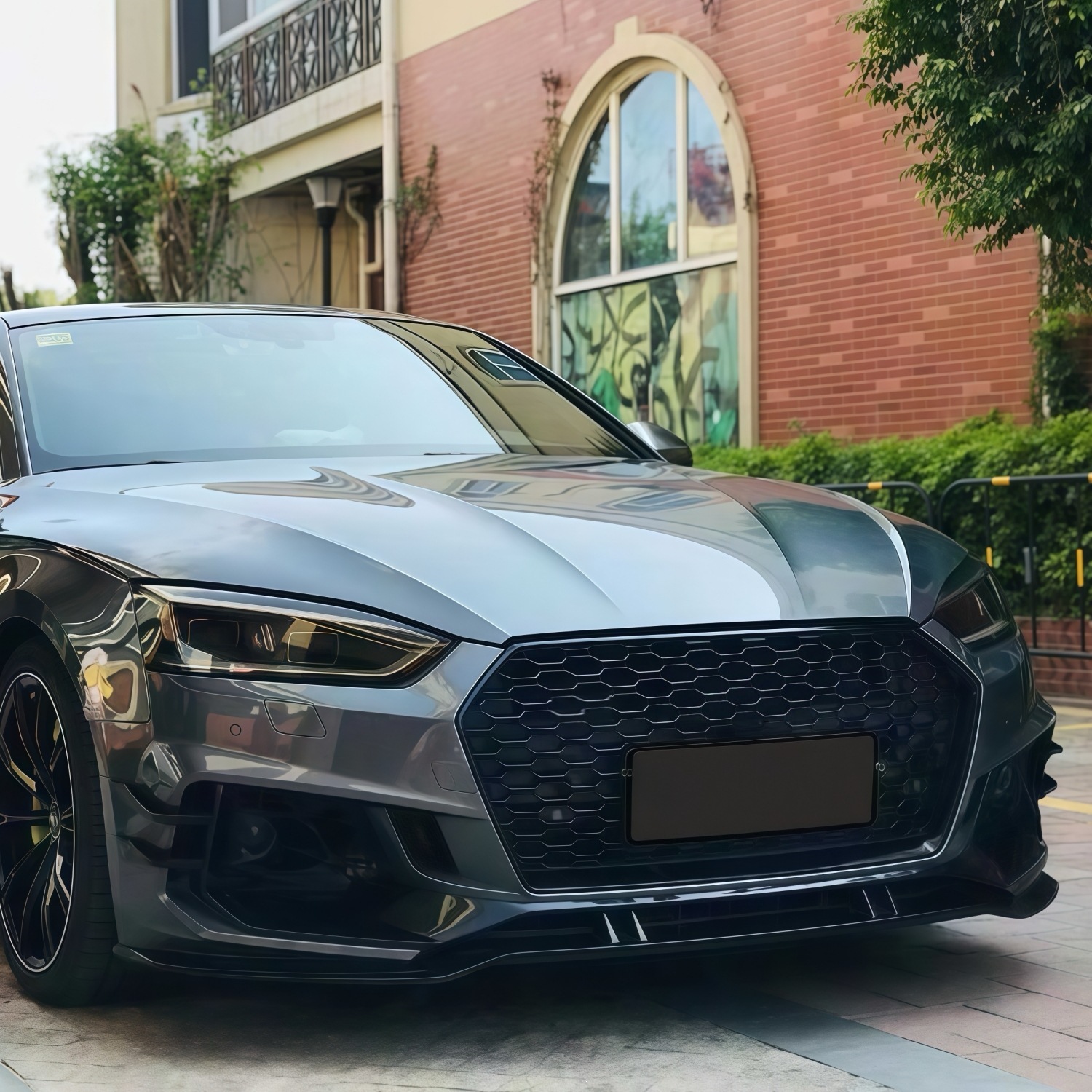 Suitable for Audi A5 models from 2017-2020, this is an RS5-style front bumper upgrade kit, including the front grille