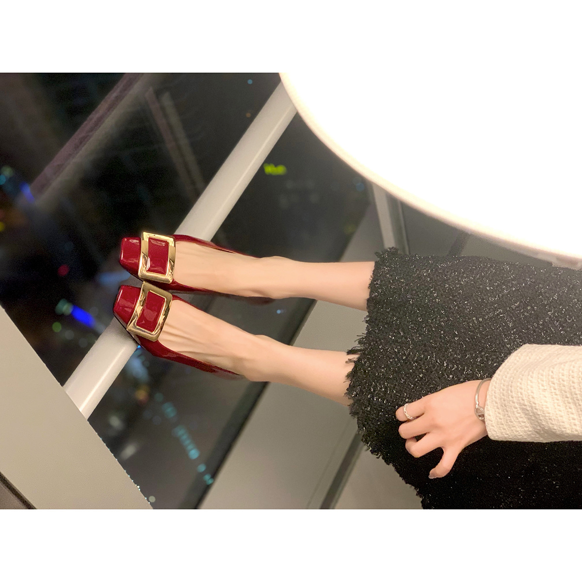 Versión actualizada de cuero de vaca ~ Grape Madre con botón cuadrado zapatos de una sola mujer cabeza cuadrada de tacones gruesos de cuero lacado zapatos planos de viaje de mujer