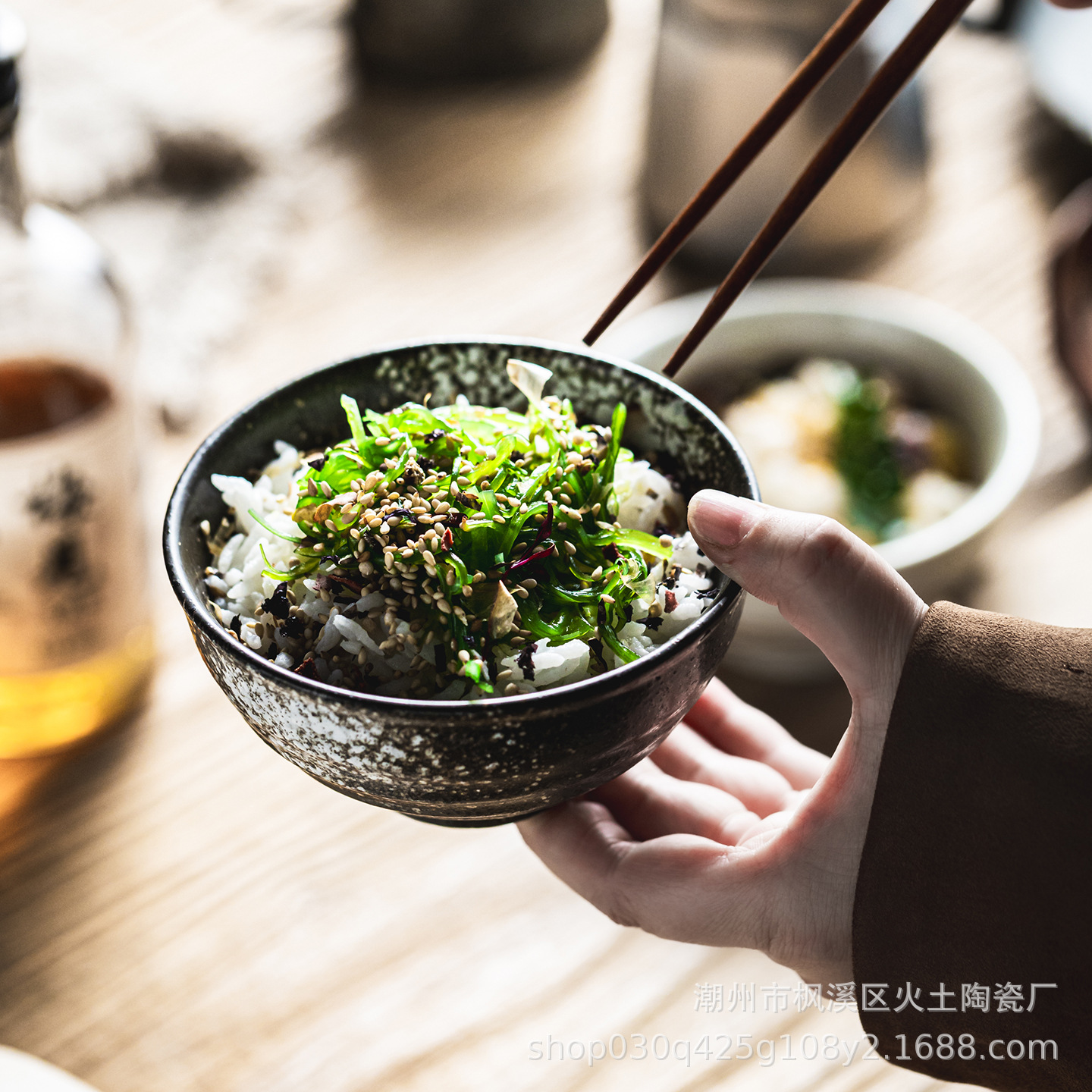 Tazón de arroz de cerámica de estilo japonés hogar olla caliente coreana cocina japonesa retro personalizado creativo comercial engrosado tazón pequeño tazón de sopa