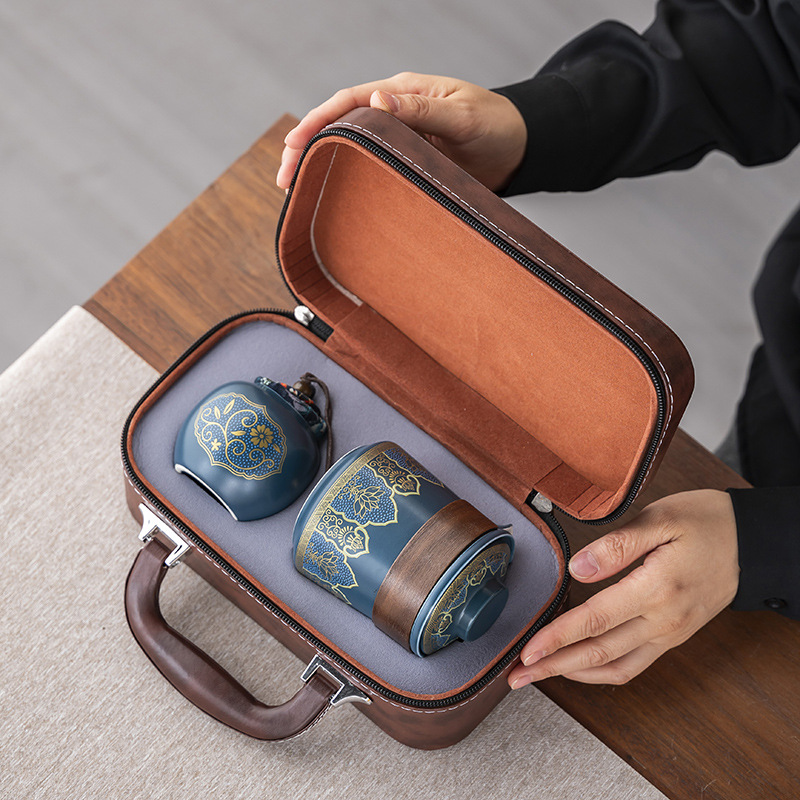 Handheld travel tea set for traveling