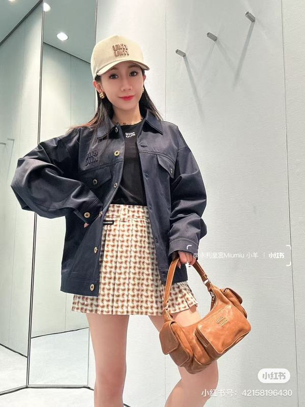 Miumiu缪缪•原版开贴布绣翻领羊毛行政外套|undefined