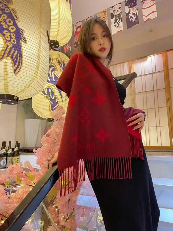 秋冬の新型D字のマフラーの女性はカシミヤのマフラーのフリンジの両面のマントをまねて保温して首を囲みます。