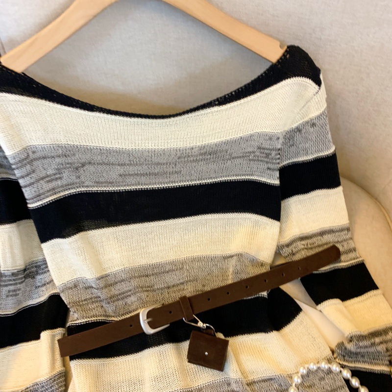 Vêtements pour femmes - Pull rayé style coréen et châle tricoté - Ensemble deux pièces de haute qualité pour l'automne : haut, chemise à manches longues, idéal pour les occasions formelles et décontractées._voghion.com