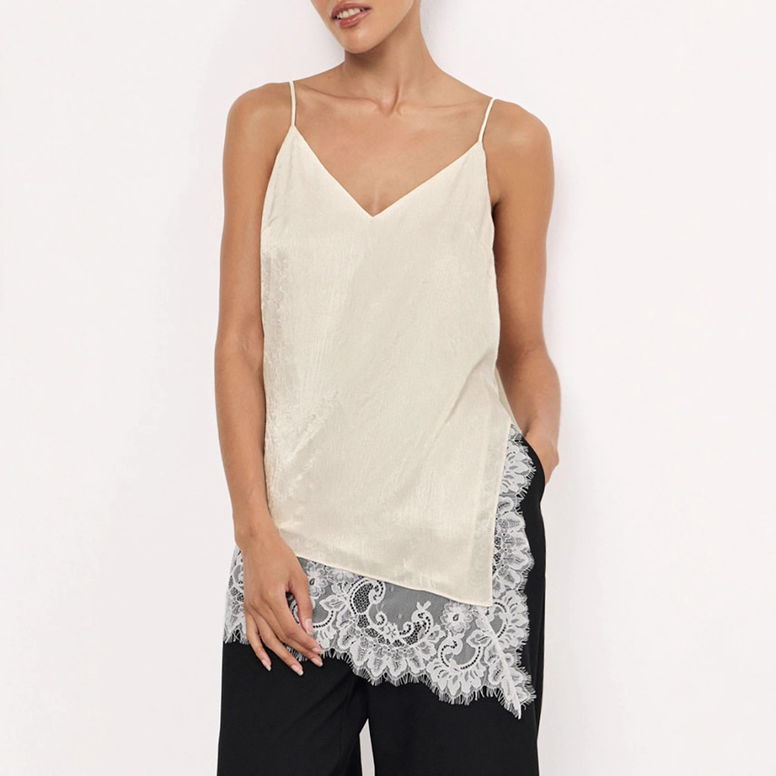 2026 Autumn/Winter New V-Neck Lace Patchwork Camisole for Women, Stylish and Elegant Inner Top