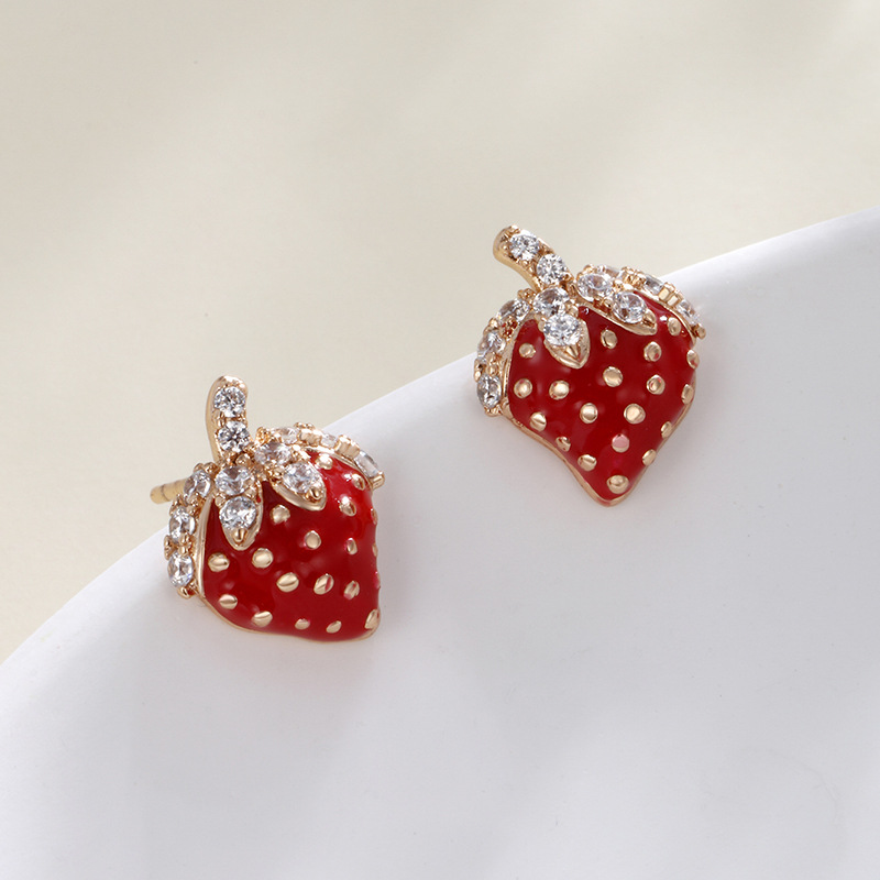 Xuping red Strawberry Nail Fashion temperament Senior sense nicho Orejeras japonesas y coreanas dulces y encantadoras pendientes de estudiantes mujeres