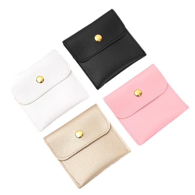 Bolsas de joyería de cuero PU nicho botón diseño collar anillo pulsera bolsa de almacenamiento antioxidante al por mayor