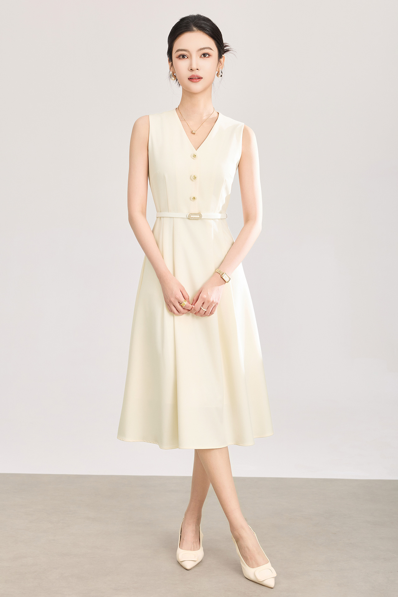 Đầm vest liền ôm body nữ công sở tay ngắn — màu be