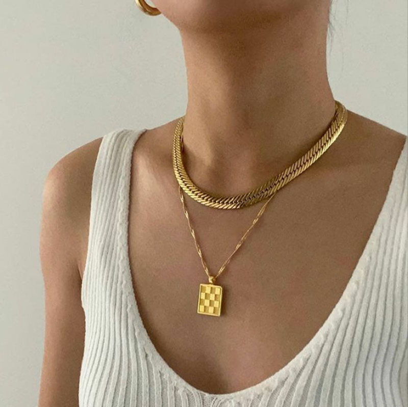 Exclusive For Cross-border Retro Square Chessboard Plaid Necklace Stainless Steel Gold-plated Chain Ins Internet Celebrity Necklace For Women display picture 1