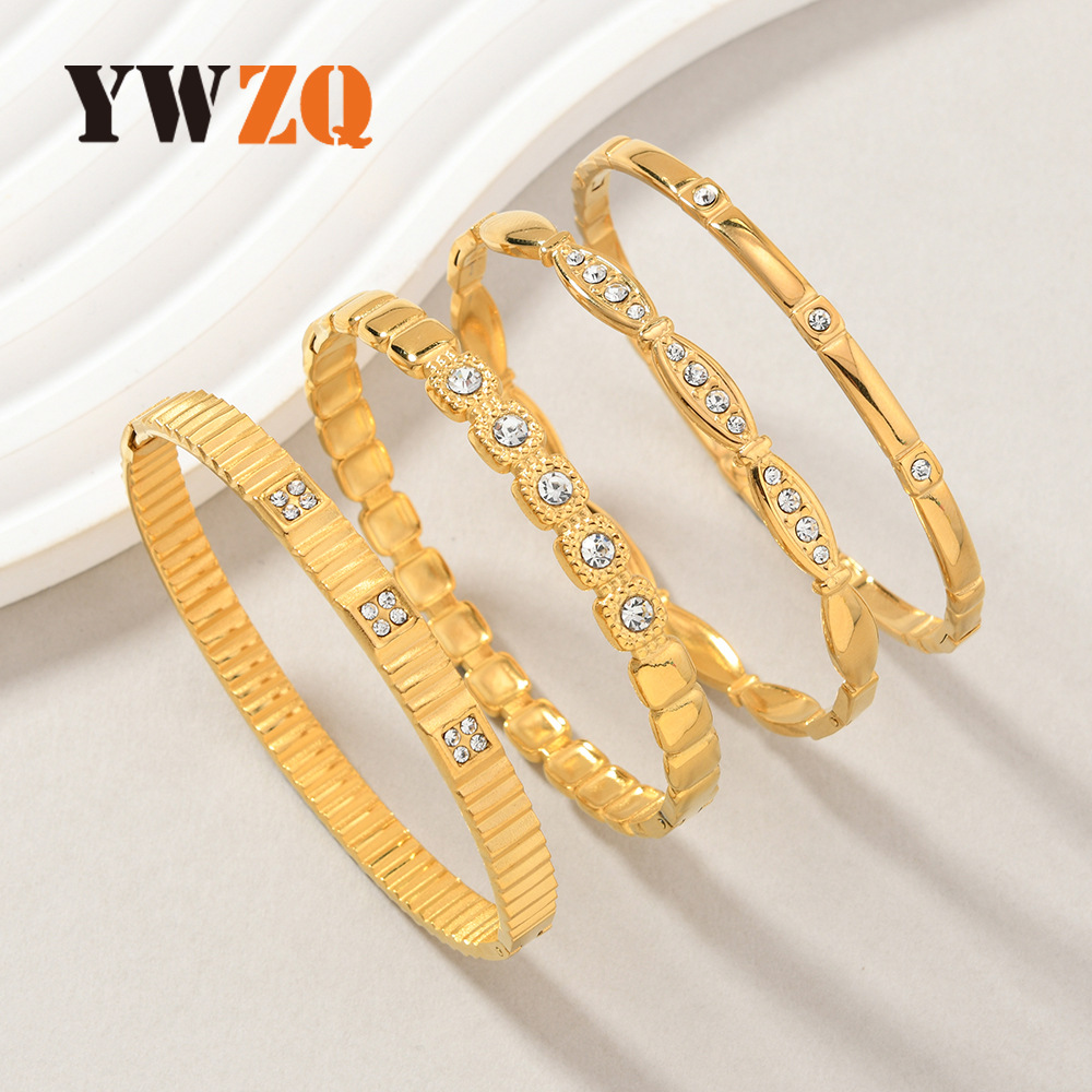 Venta cruzada de pulseras de presión de diamante de presión de aceite simple lujo ligero universal acero de titanio no se desvanece pulseras mujeres al por mayor