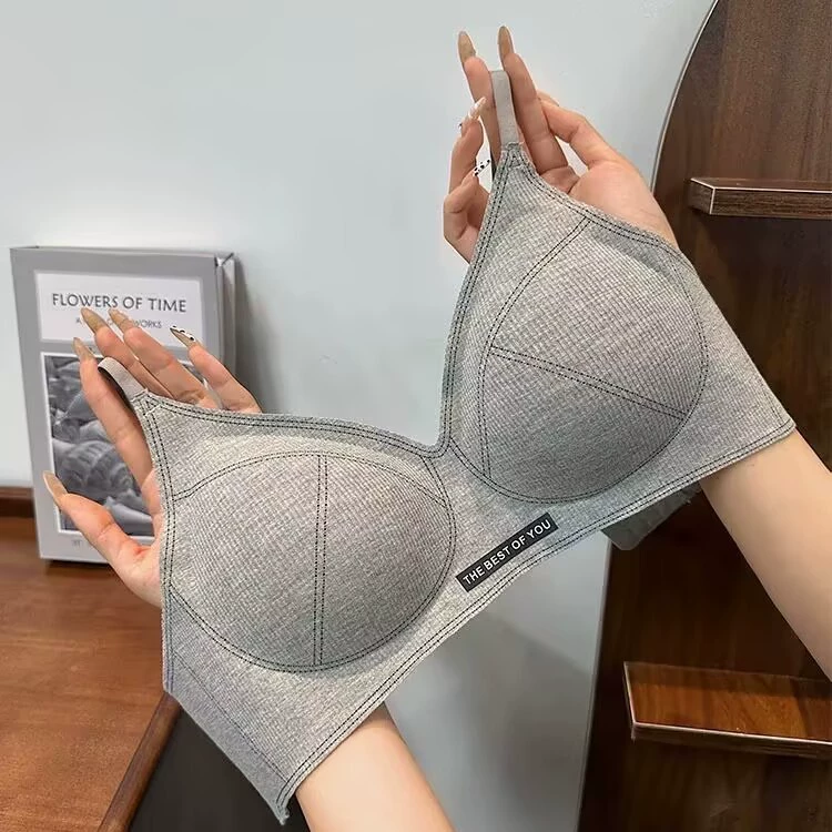 Немаркированное нижнее белье женская грудь собирается осенью и зимой