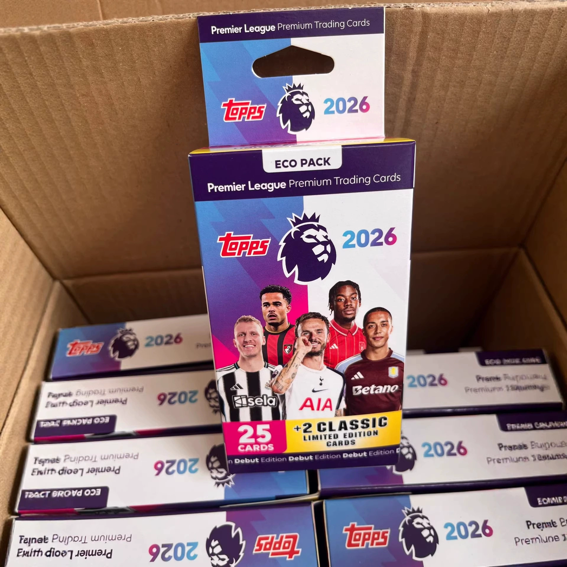 Подлинная авторизованная коллекционная карточная коробка Topps Premier League 2025-2026 с витриной, скрытая карточка периферийной millet-карты
