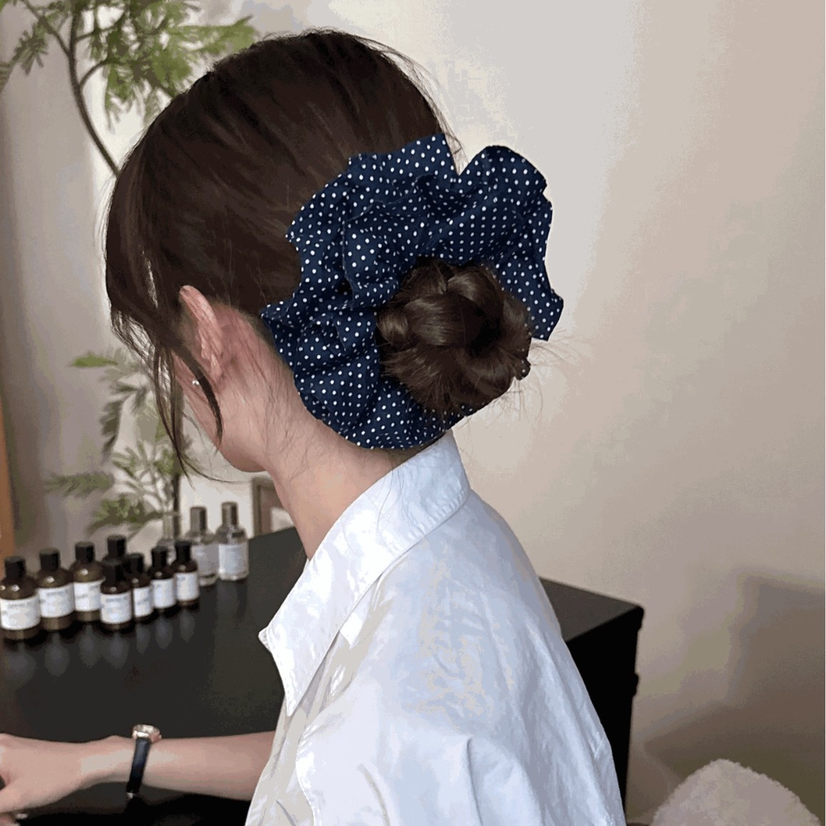 Corea retro azul marino de doble capa con lunares, anillo para el cabello, niña, estilo universitario, bola blanca, cabeza, cola de caballo, flor, banda elástica