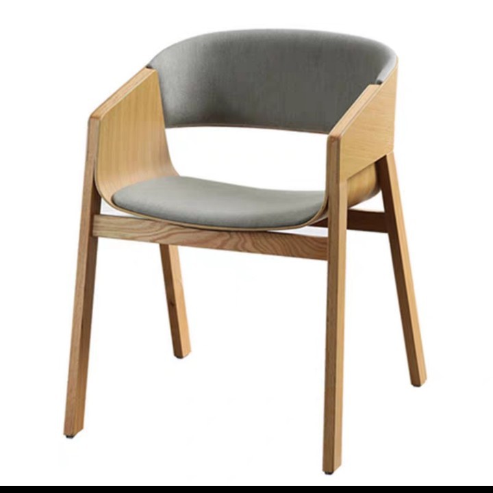 우드 컬러 + 푹신한 시트쿠션