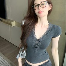 v领短袖T恤女装夏季紧身纯欲辣妹蕾丝拼接蝴蝶结灰色小众短款上衣
