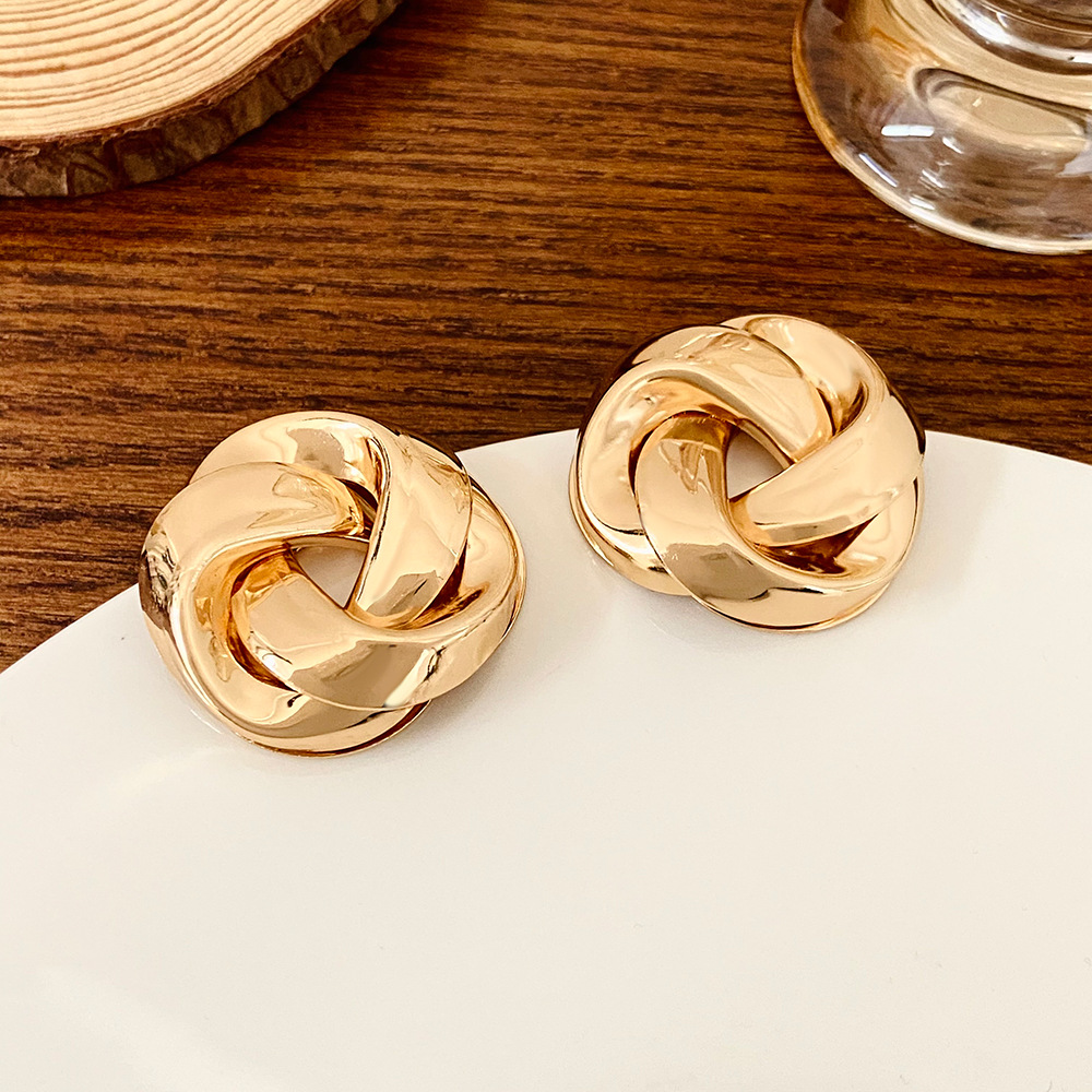 Moda europea y americana exagerada creativa todo partido torcido personalidad aleación Stud pendientes de las mujeres geométricas retro Hong Kong estilo pendientes