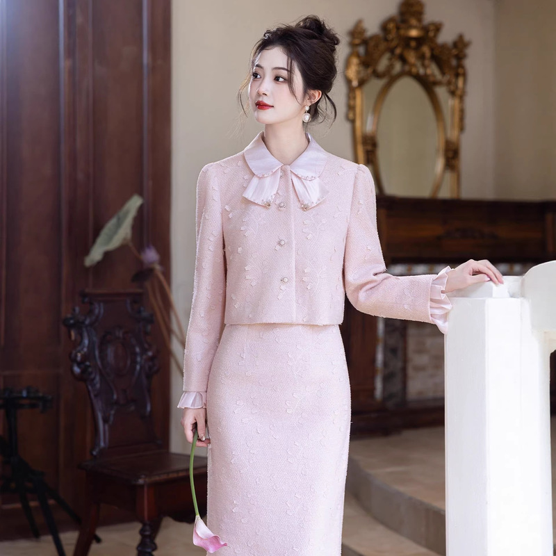 New Chinese-Style Pink Engagement Dress 2026 Autumn/Winter New Bridal Toast Dress Chanel-Style Set for Homecoming and Marriage Registration New Chinese-Style Pink Engagement Dress 2026 Autumn/Winter New Bridal Toast Dress Chanel-Style Set for Homecoming and Marriage Registration
