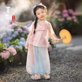童汉服;儿童表演服;马面裙