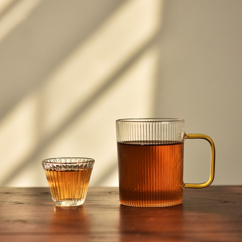 Japanese-handled glass water cup, high-quality creative vertical pattern glass breakfast cup, simple milk, juice, beer cup